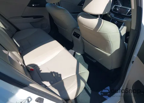 2015 Honda Accord Touring z USA, uszkodzony, nr VIN 1HGCR3F99FA036865